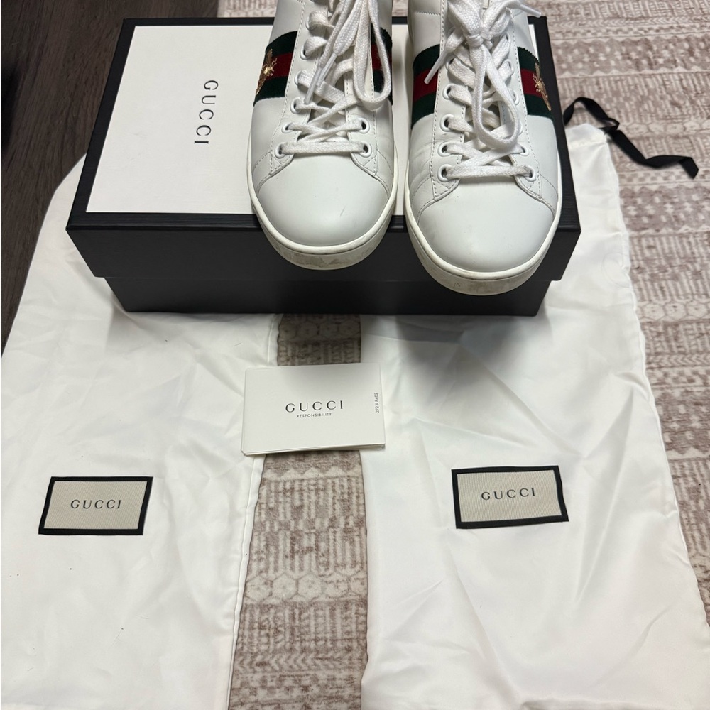 Gucci White Sneakers with Green and Red Stripes - Picture 1 of 6